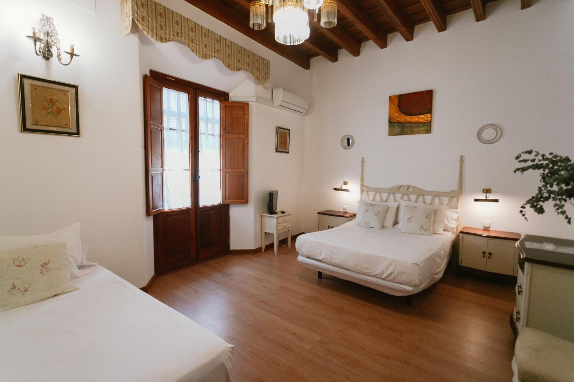 Komodo Casa Maravillas Rooms Sevilla Bagian luar foto