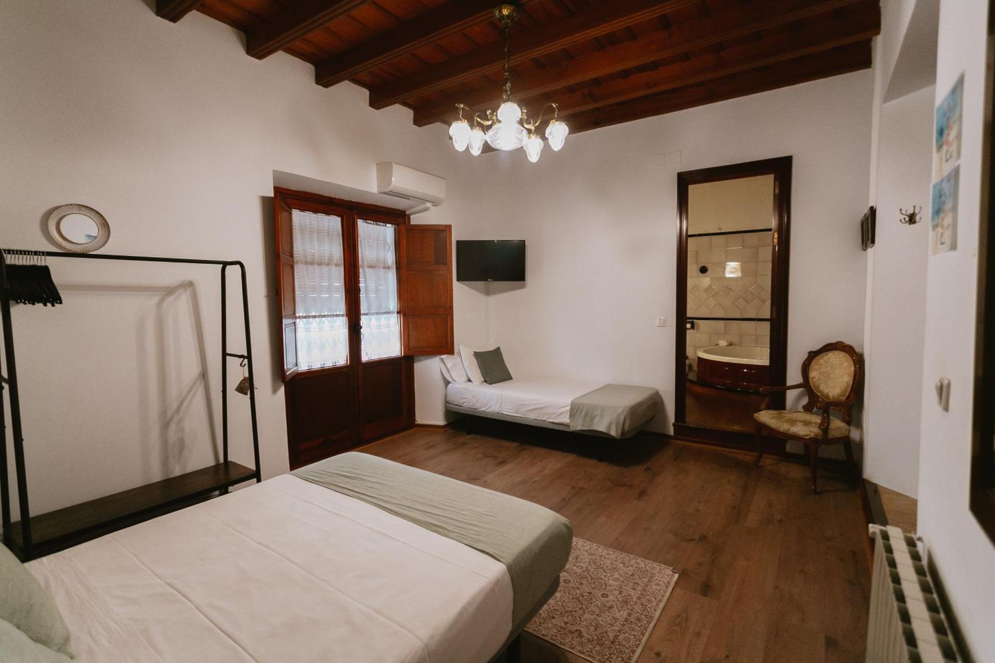 Komodo Casa Maravillas Rooms Sevilla Bagian luar foto