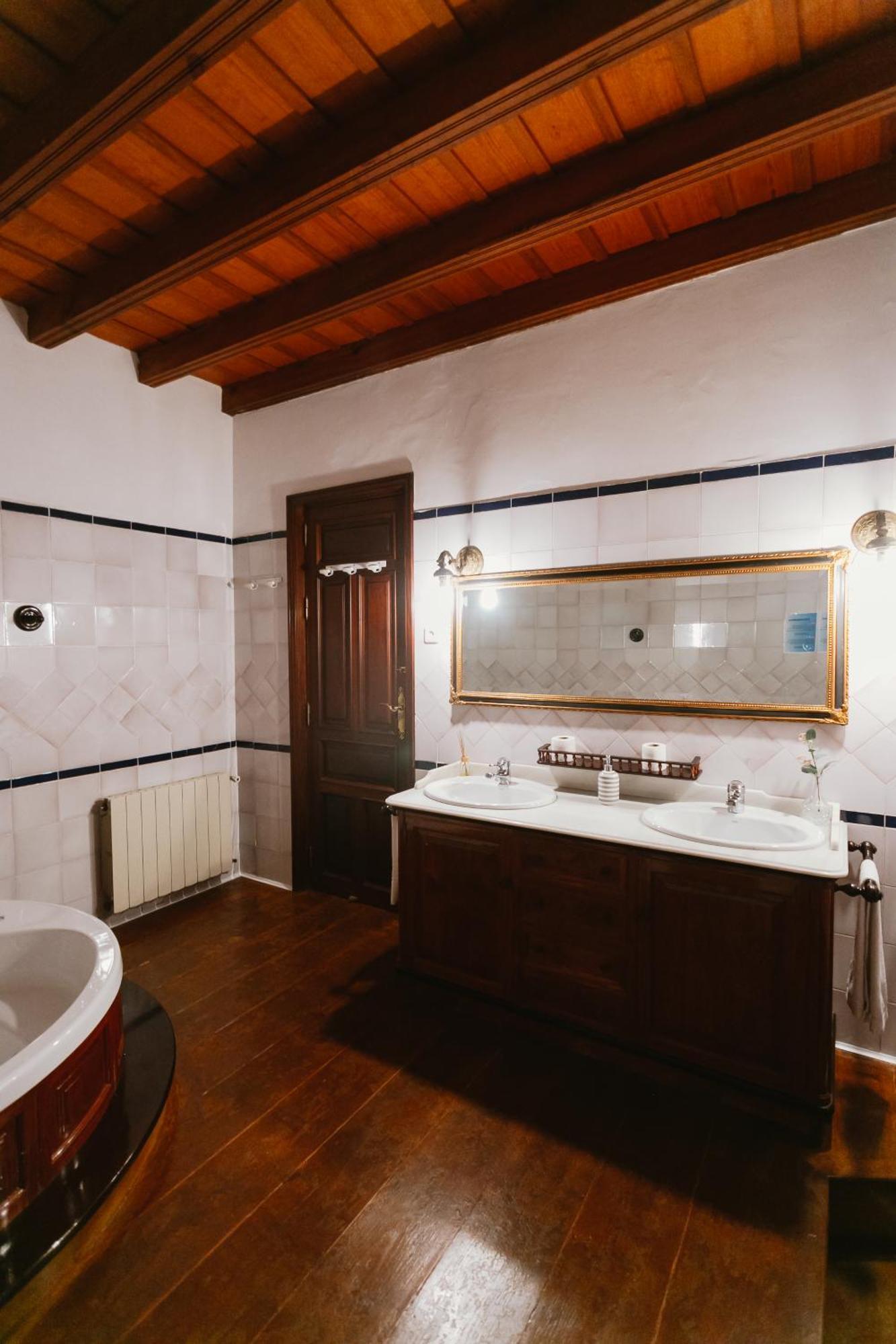 Komodo Casa Maravillas Rooms Sevilla Bagian luar foto