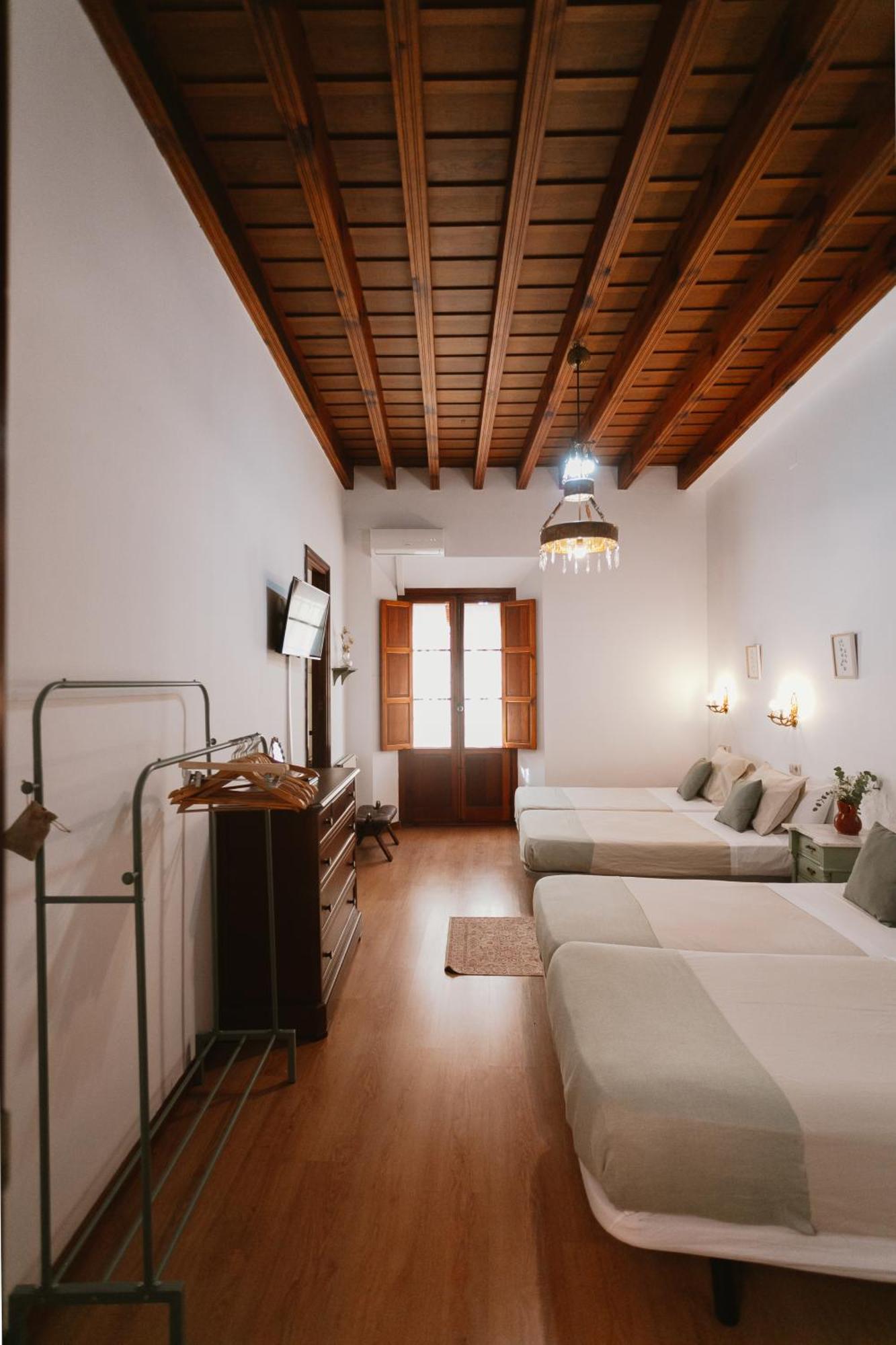 Komodo Casa Maravillas Rooms Sevilla Bagian luar foto
