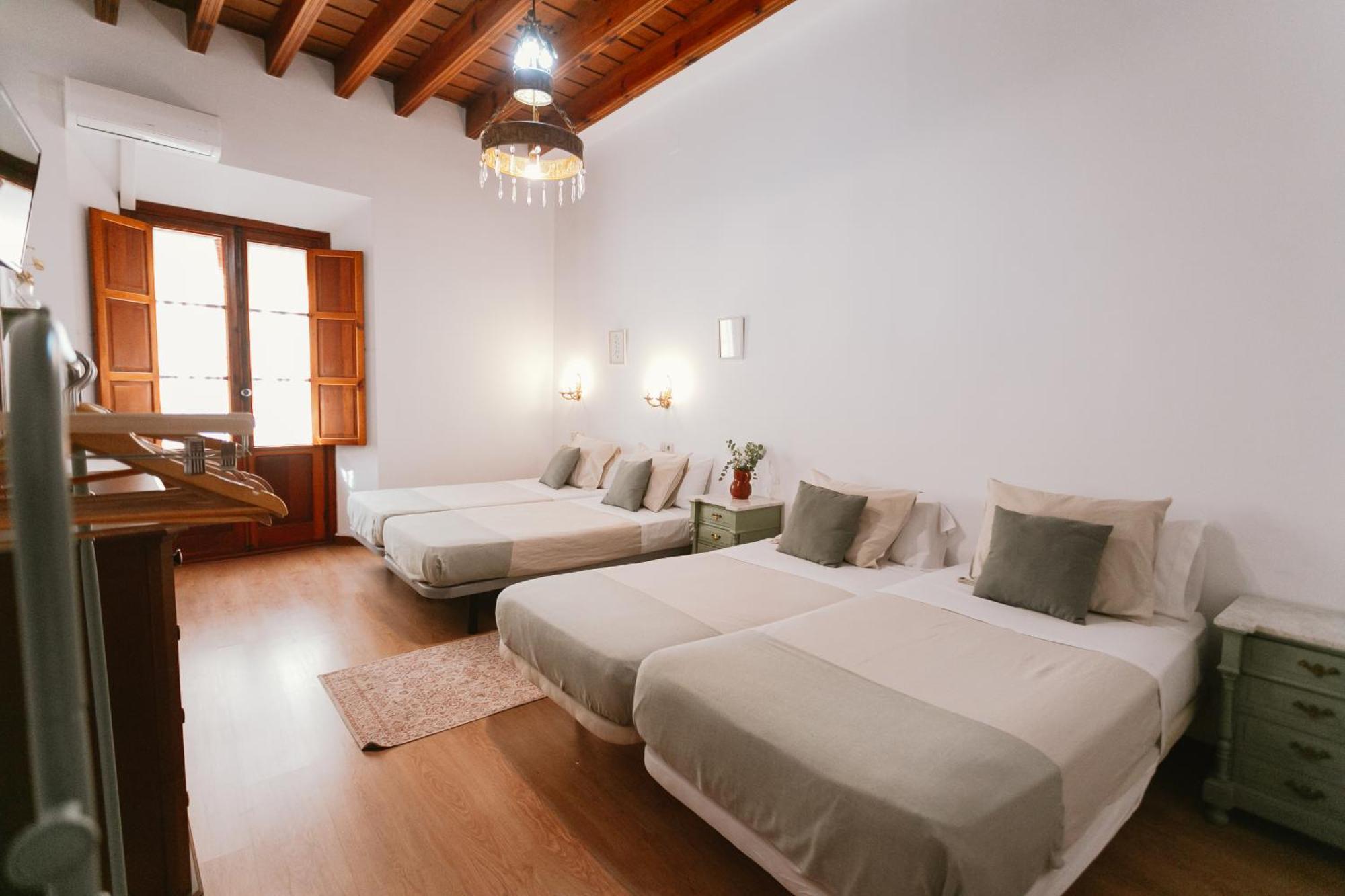 Komodo Casa Maravillas Rooms Sevilla Bagian luar foto