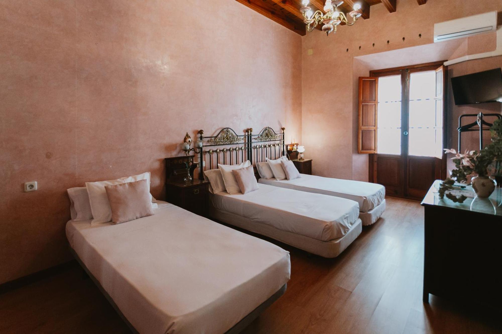 Komodo Casa Maravillas Rooms Sevilla Bagian luar foto
