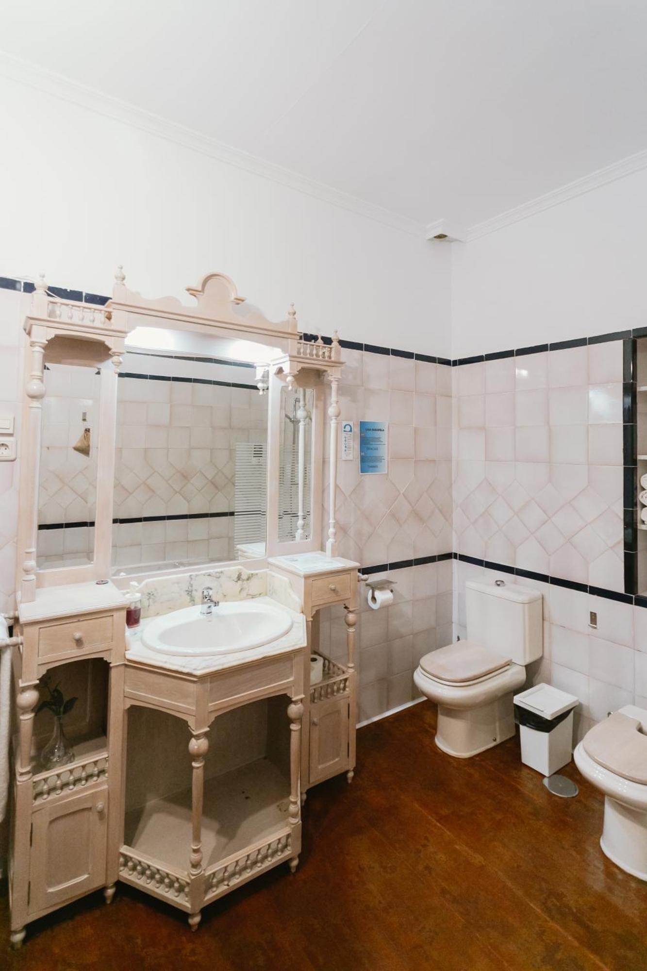 Komodo Casa Maravillas Rooms Sevilla Bagian luar foto