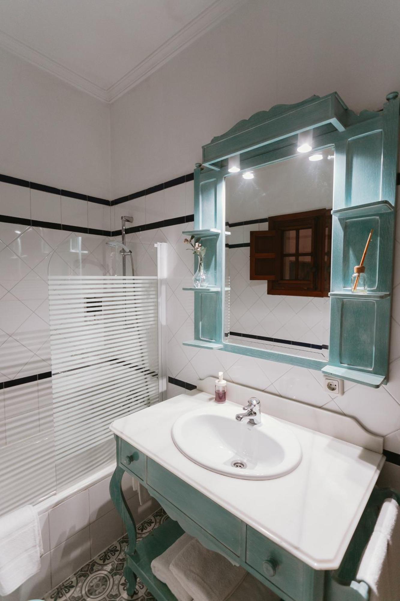Komodo Casa Maravillas Rooms Sevilla Bagian luar foto